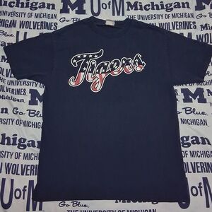 2001 USA 9-11 Detroit Tigers Vintage American Flag Logo Shirt Y2K Baseball Tee